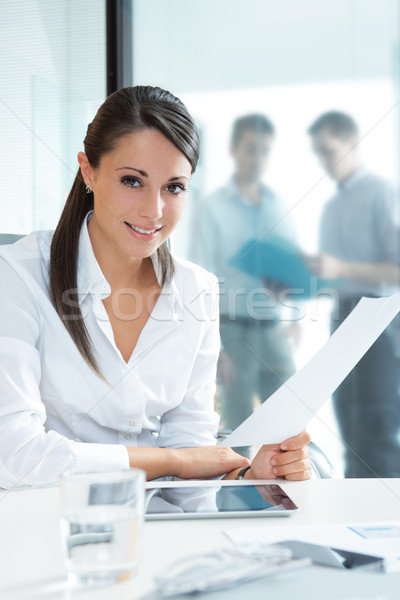 [[stock_photo]]: Femme · d'affaires · portrait · joli · souriant · floue · collègues