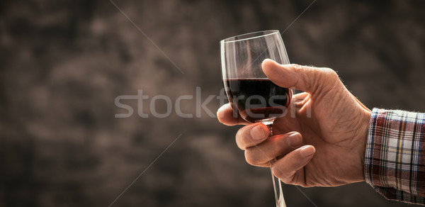 Stock foto: Mann · Verkostung · Glas · Rotwein · Senior · Wein