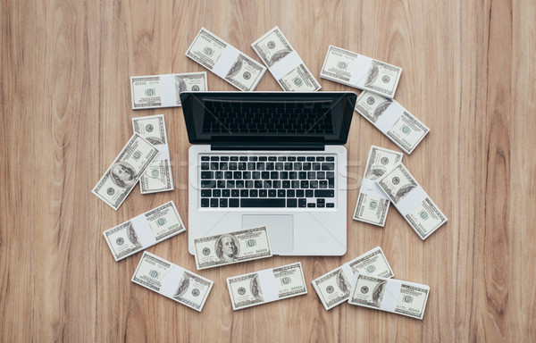 Rakomány pénz laptop pénz nyerő vagyon Stock fotó © stokkete