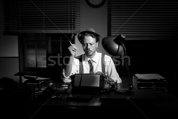 Retro repórter trabalhando tarde fumador datilografia Foto stock © stokkete