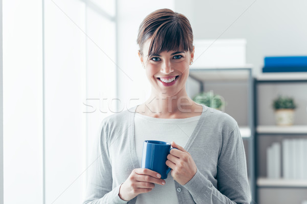 Mulher quente café atraente mulher jovem Foto stock © stokkete