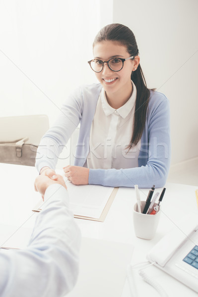 [[stock_photo]]: Réussi · entretien · d'embauche · jeunes · puce · femme · examinateur