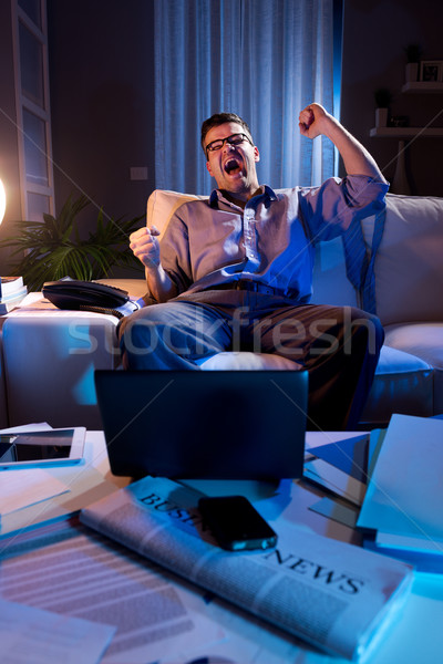 Jó hírek stock befektető üzletember ül kanapé Stock fotó © stokkete