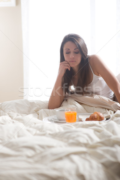 朝食 ベッド 若い女性 座って 家 コーヒー ストックフォト © stokkete