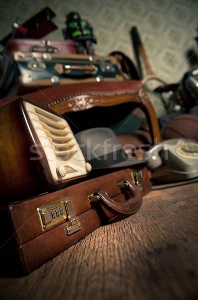 Padlás klasszikus csoport keményfa padló régi tapéta szék Stock fotó © stokkete