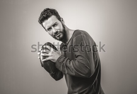 Foto stock: Bonito · criminal · pistola · agressivo · boné