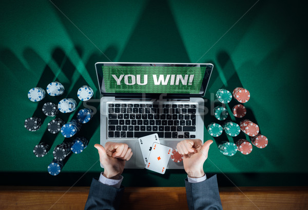 Stok fotoğraf: Başarılı · çevrimiçi · poker · oyuncu · adam