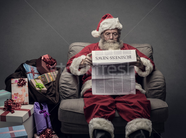 Papai noel leitura negócio notícia jornal relaxante Foto stock © stokkete