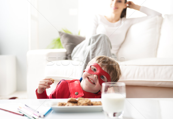 Imagine de stoc: Sănătos · cookie-uri · lapte · superhero · băiat