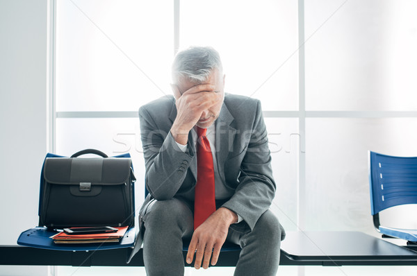 Depressief zakenman wachtkamer vergadering wachten Stockfoto © stokkete