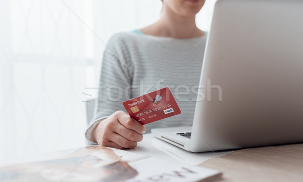Сток-фото: женщину · ноутбука · кредитных · карт · бизнеса