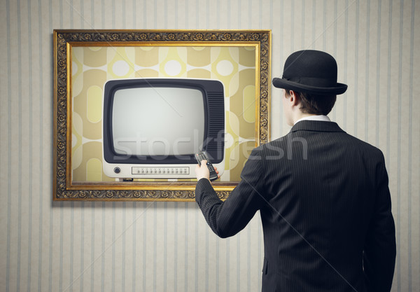 Télévision télécommande homme musée concept [[stock_photo]] © stokkete