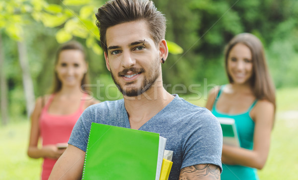 Glimlachend student poseren park knap mannelijke Stockfoto © stokkete