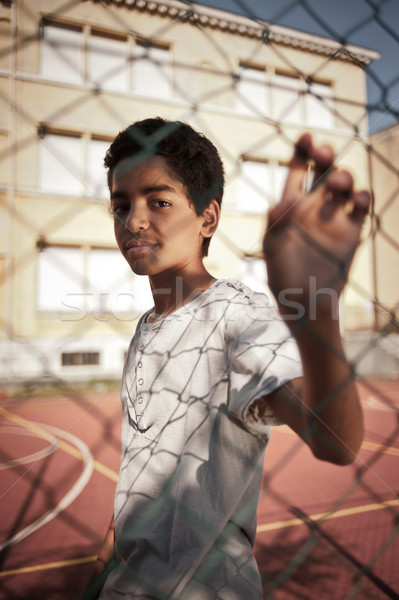 Portret tineri băiat teren de baschet copil Imagine de stoc © stokkete