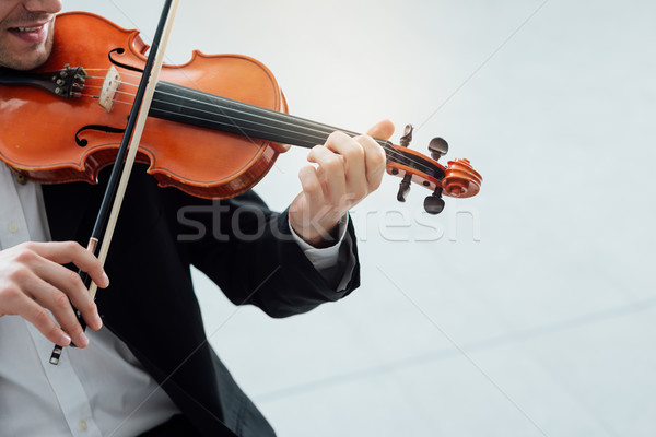 Utalentowany skrzypek wydajność muzyka klasyczna gracz kopia przestrzeń Zdjęcia stock © stokkete