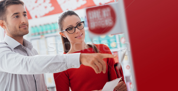 Paar winkelen supermarkt relaties lifestyle Stockfoto © stokkete