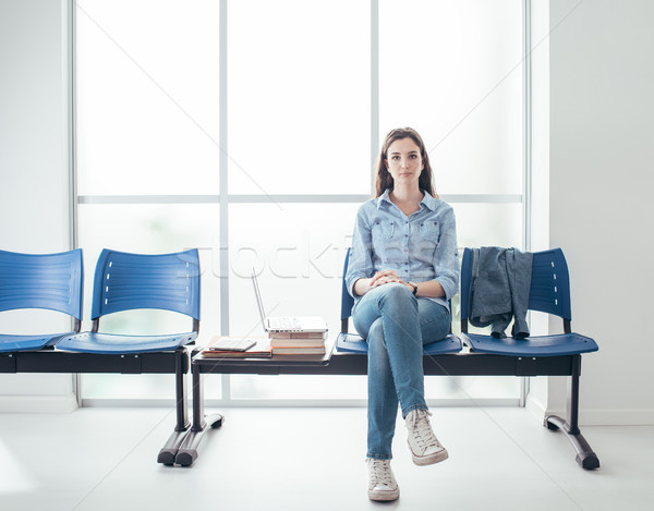 [[stock_photo]]: étudiant · salon · d'attente · jeunes · Homme · pensive · attente