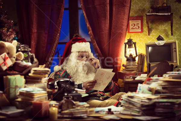 Kerstman lezing brief christmas vergadering rommelig Stockfoto © stokkete