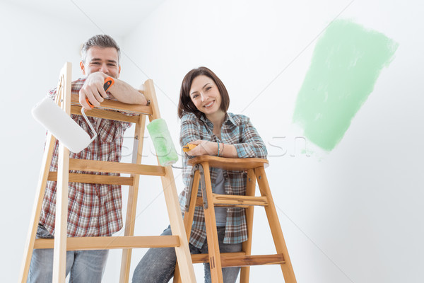 Otthon átalakítás boldog pár festmény áll Stock fotó © stokkete