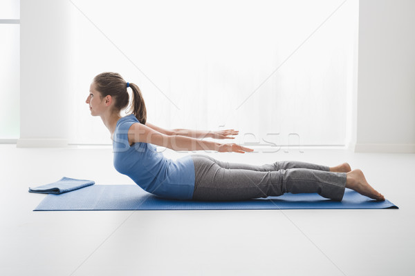 Stockfoto: Vrouw · oefenen · yoga · meditatie · home