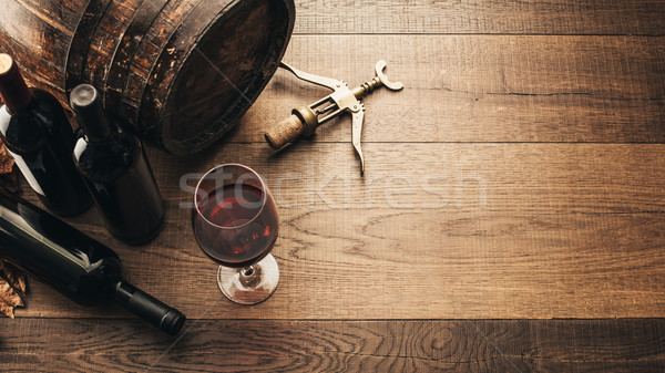 Verkostung ausgezeichnet Rotwein Flaschen Weinglas Barrel Stock foto © stokkete