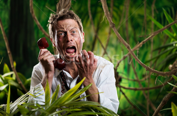 Om de afaceri telefon pierdut junglă supărat Imagine de stoc © stokkete
