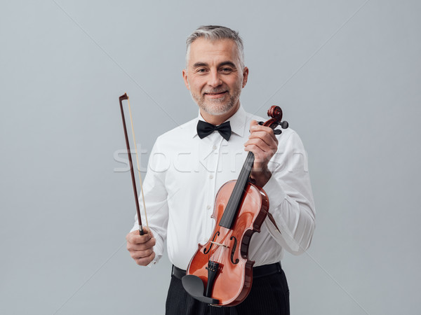 Violonist portret muzician prezinta vioară Imagine de stoc © stokkete