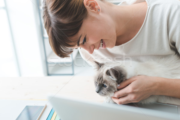 [[stock_photo]]: Femme · chat · jeune · femme · séance · bureau