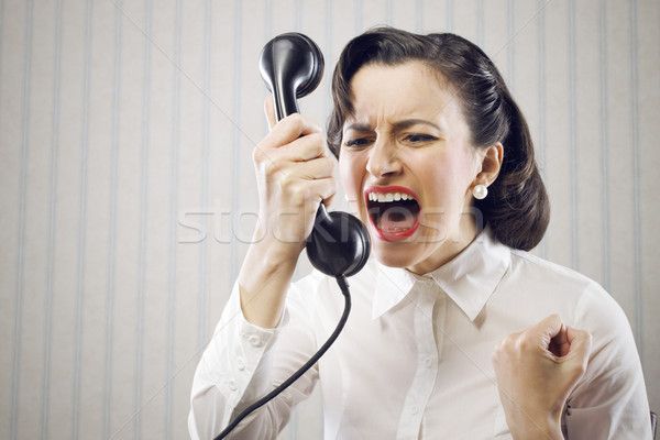 Fiatal nő kiált telefon mérges üzletasszony iroda Stock fotó © stokkete