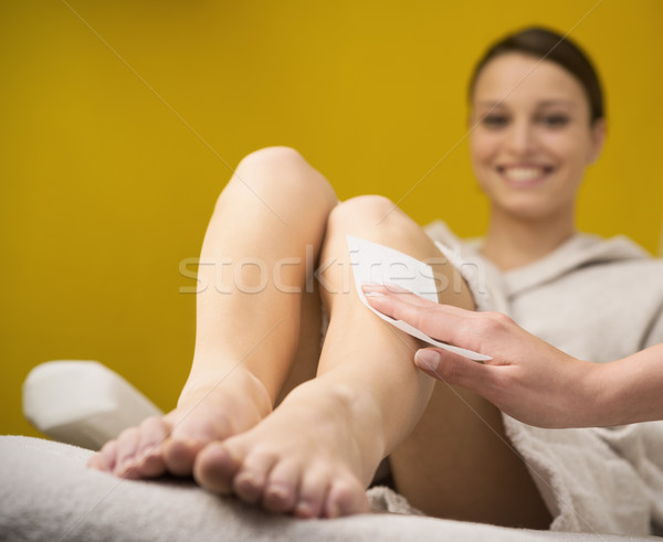Depilação com cera tratamento estância termal mulher pernas pele Foto stock © stokkete