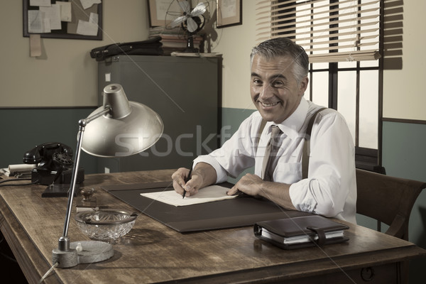 Director escritorio firma documento vintage estilo Foto stock © stokkete