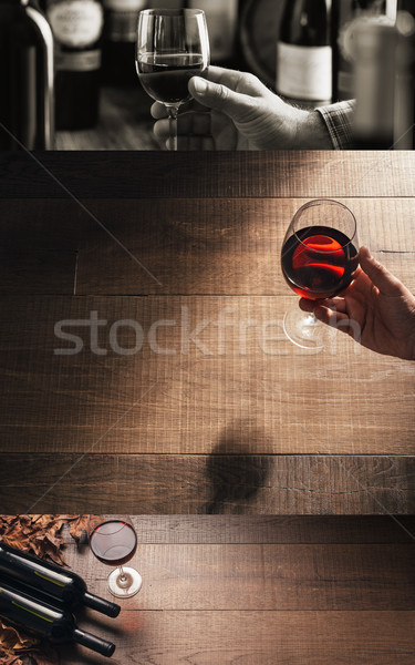 Borkóstolás borászat kitűnő bár sommelier pohár Stock fotó © stokkete