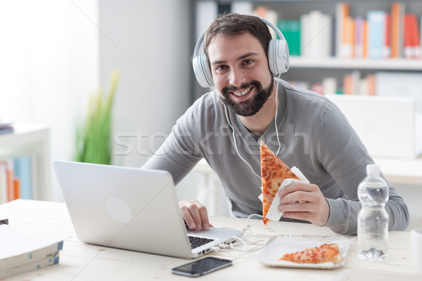 Souriant homme pause déjeuner jeunes bel homme caméra [[stock_photo]] © stokkete