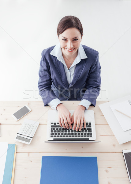 Foto stock: Mujer · de · negocios · trabajo · sonriendo · de · trabajo · superior