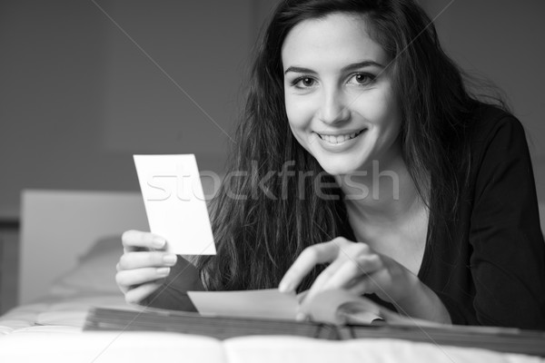 Mujer relleno jóvenes mujer sonriente relajante Foto stock © stokkete