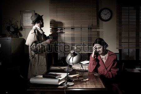 Pasionat epocă cuplu armă birou Imagine de stoc © stokkete