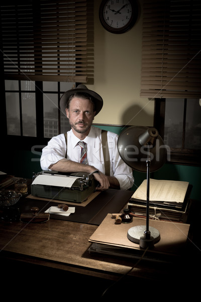 1950 verslaggever poseren retro vergadering bureau Stockfoto © stokkete