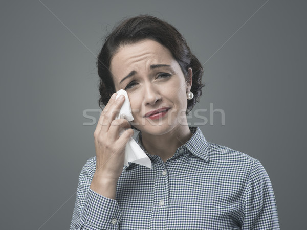 1950 femeie plâns deprimat lacrimi Imagine de stoc © stokkete