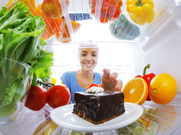 édes kísértés fiatal nő diéta néz torta Stock fotó © stokkete