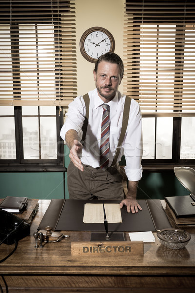 Handdruk glimlachend directeur kantoor 1950 stijl Stockfoto © stokkete