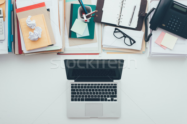 Confuso vs ordenado escritorio completo limpio Foto stock © stokkete