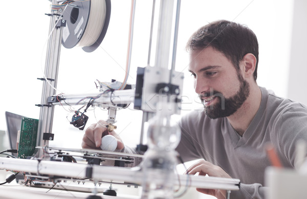 Foto stock: 3D · impresión · laboratorio · jóvenes · disenador · ingeniero