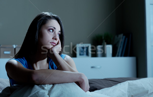 Slapeloosheid portret jonge vrouw lijden huis slaapkamer Stockfoto © stokkete