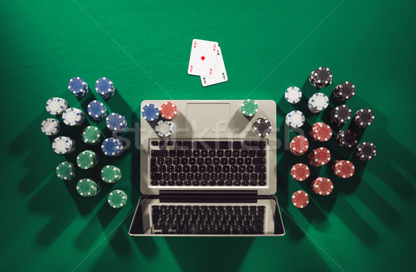 çevrimiçi poker oyun uygulaması as kartları Stok fotoğraf © stokkete