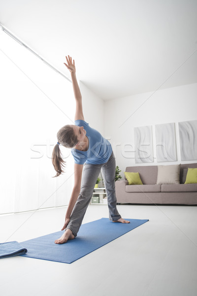 Stockfoto: Yoga · home · meisje · oefenen · woonkamer