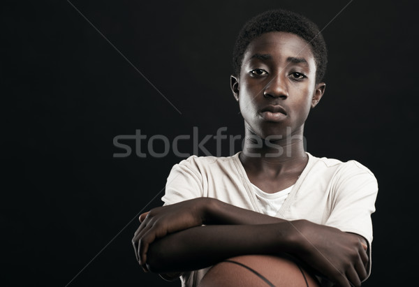Fiú kosárlabda portré afrikai kosár labda Stock fotó © stokkete