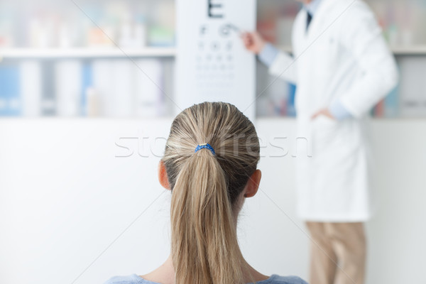 Vizsga szemorvos fiatal nő optometrikus iroda megvizsgál Stock fotó © stokkete