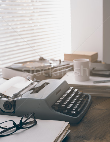 Vintage desk scrittore editore macchina da scrivere giradischi Foto d'archivio © stokkete
