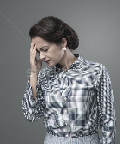 Stockfoto: Vintage · vrouw · hoofdpijn · aanraken · voorhoofd · jonge