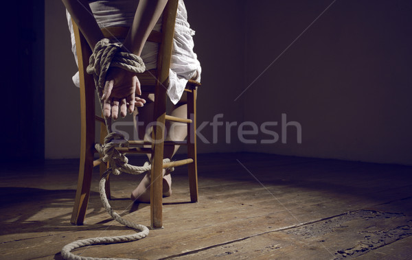 Frau Gefangener Stuhl leeren Raum Frauen Stock foto © stokkete